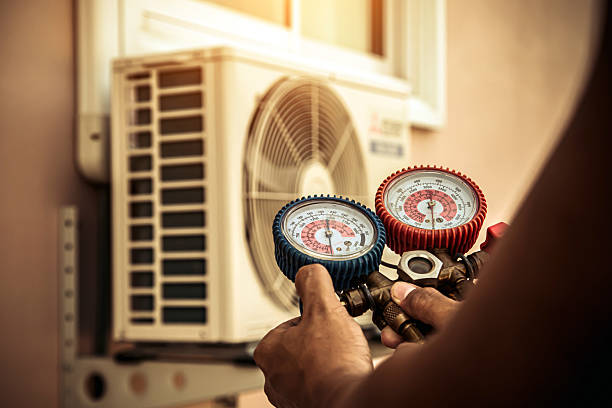 Professional Ductwork Repair technician working in Kemah, TX